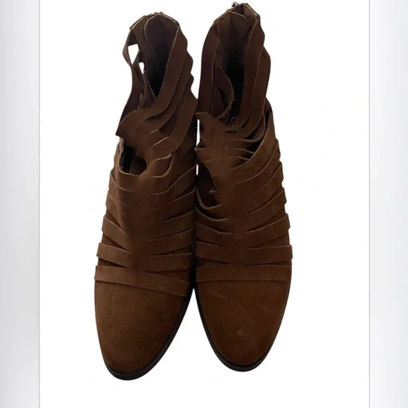 Carlos by Carlos Santana Vanna Strappy Suede Ankle Boots Booties Cutouts 9 M - Picture 1 of 6